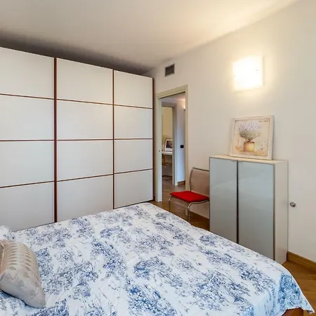 Bocconi Cozy Апартаменты